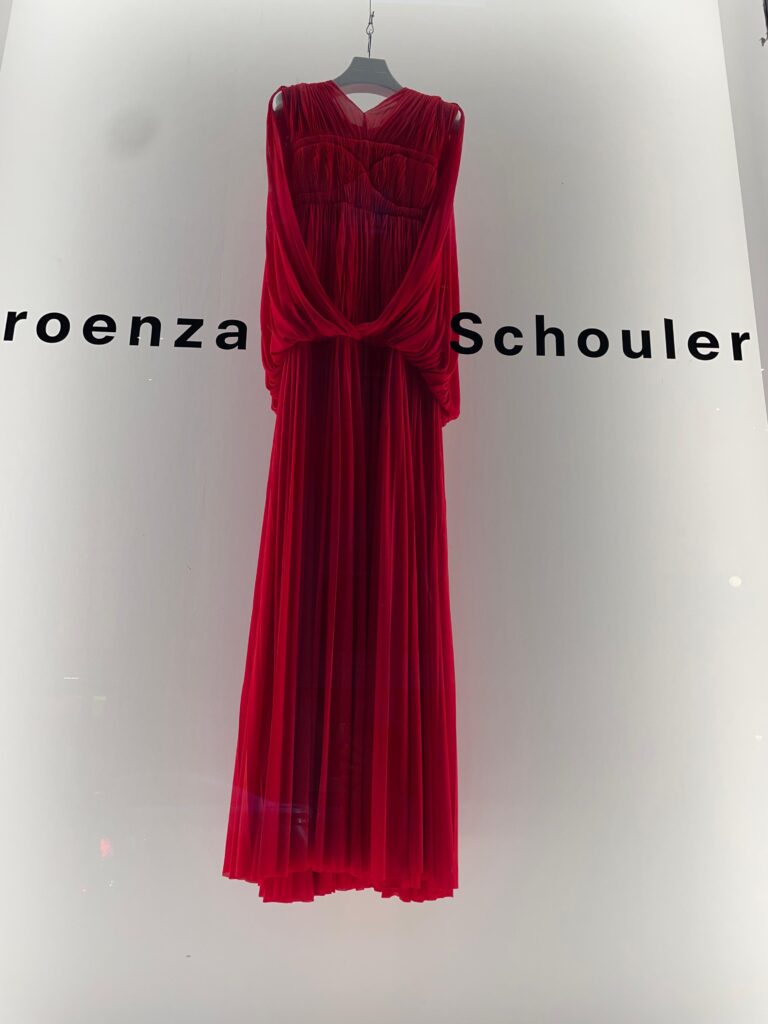 Vestido vermelho em camursa.