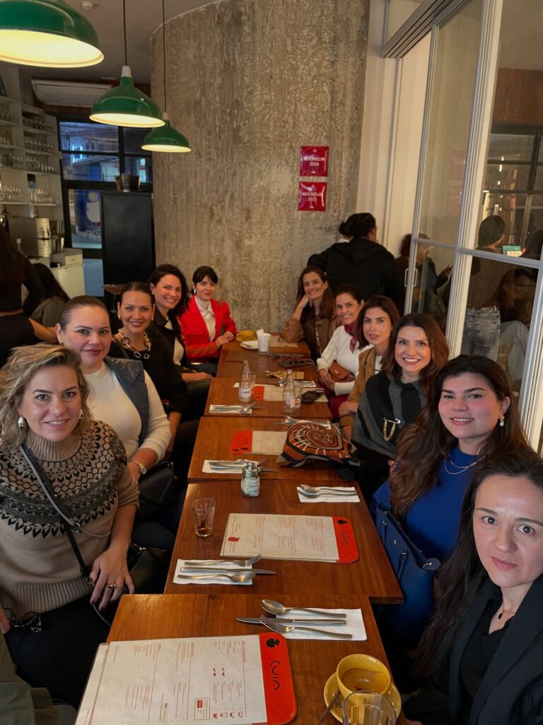 Foto no jantar com as participantes ao final do The Trends Club no Copan,