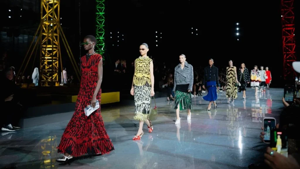 Desfilo da Chanel apresentando tendências de outono na NYFW 2026.